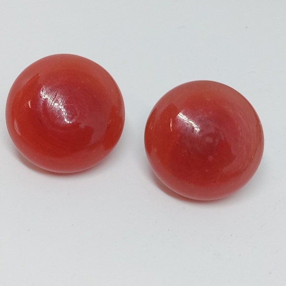 * vintage candy apple red art glass clip on button earrings signed GM - Picture 1 of 6